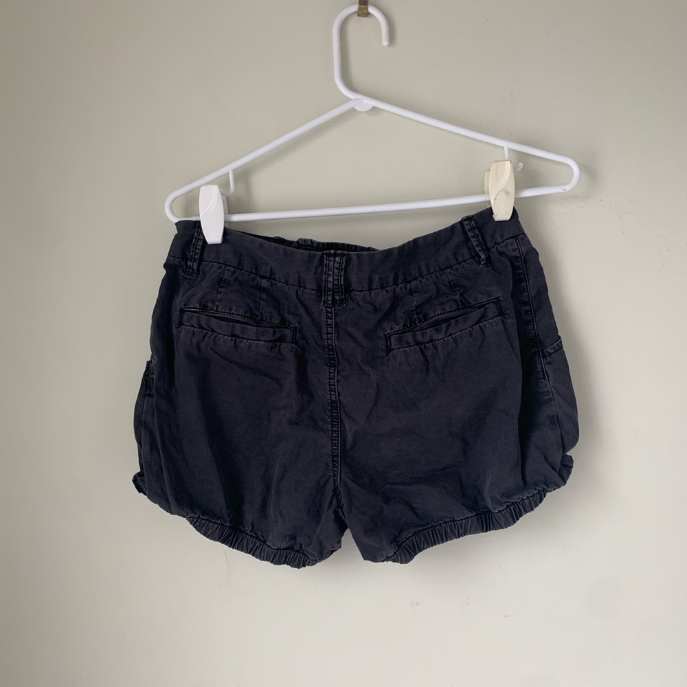 Talula Aritzia Black Cargo Shorts with Elastic Waistband and Relaxed Fit
